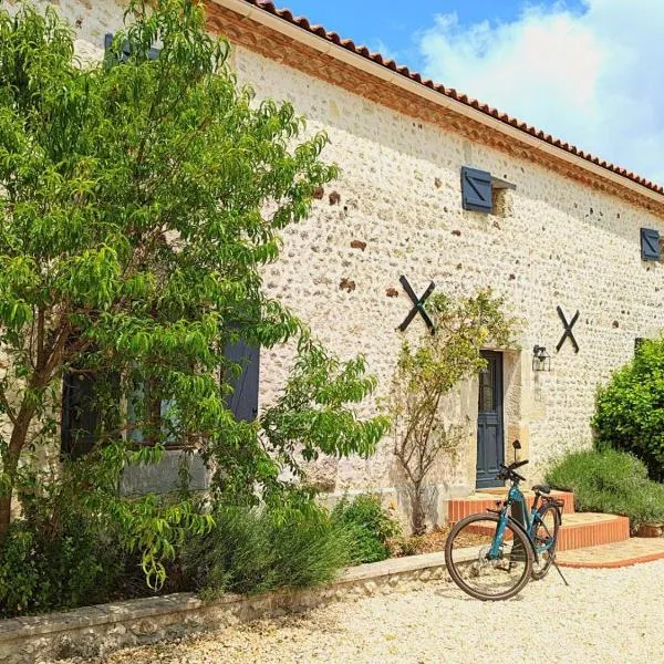 Maison spacieuse en pleine nature avec piscine, équipements de loisirs et randonnées à proximité - FR-1-653-105, hotel a Nonac