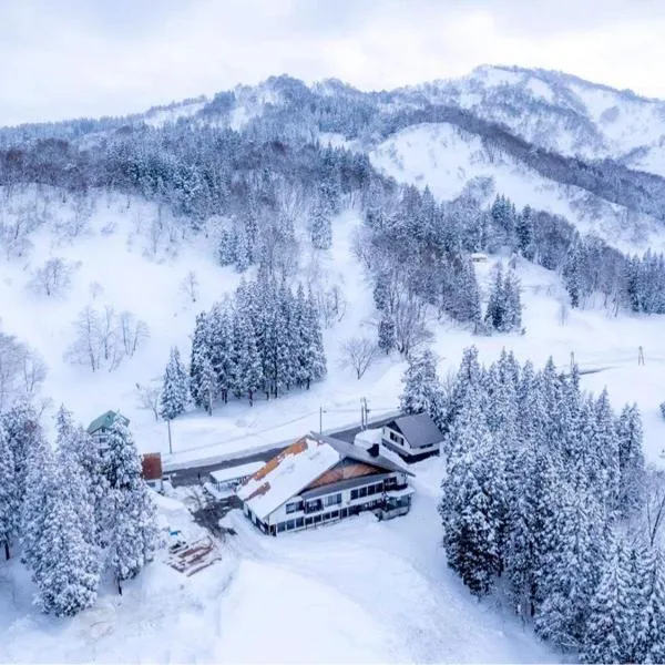 Auberge 醸す森 "kamosu mori"，位于十日町的酒店