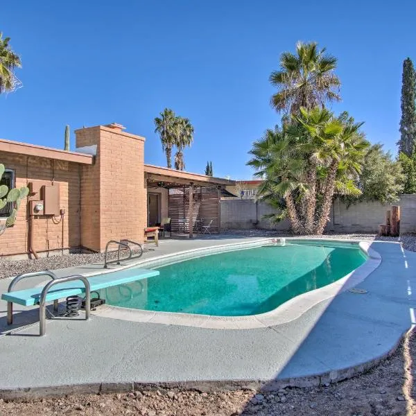 Eastside Home with Pool Near Hiking!, hotel v destinaci Tucson