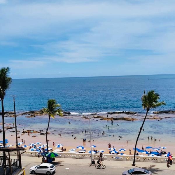 Belíssimo apartamento vista mar deslumbrante na Barra! Direto na praia e no circuito do Carnaval de Salvador.