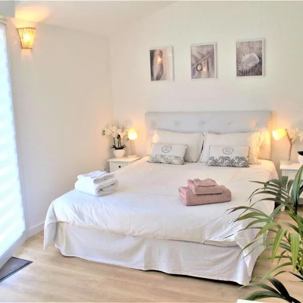 Chambre d'hôtes de charme MERBLEUESOLEIL – hotel w mieście Six-Fours-les-Plages