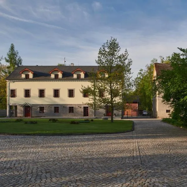 Penzion Velký mlýn, hotel di Hlučín