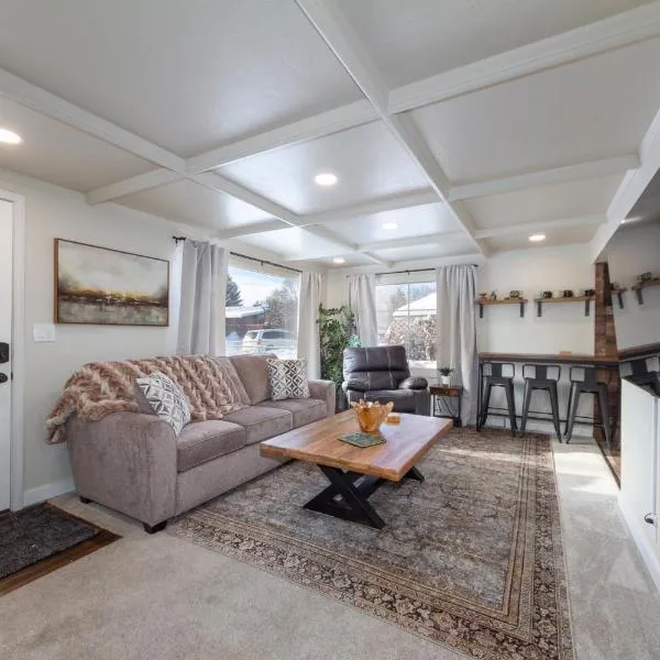 Adorable 2 BD 1 BTH Home Minutes Away from Gonzaga, hotel in Spokane