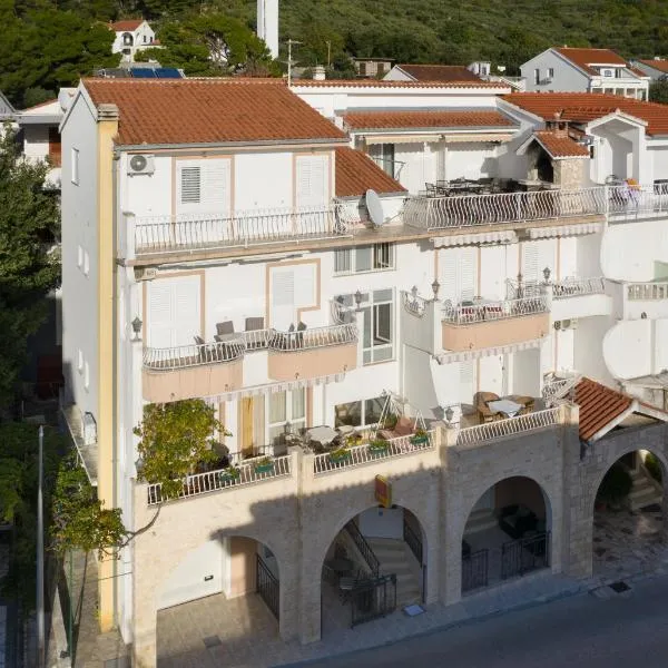 Villa Fina, hotel in Tučepi