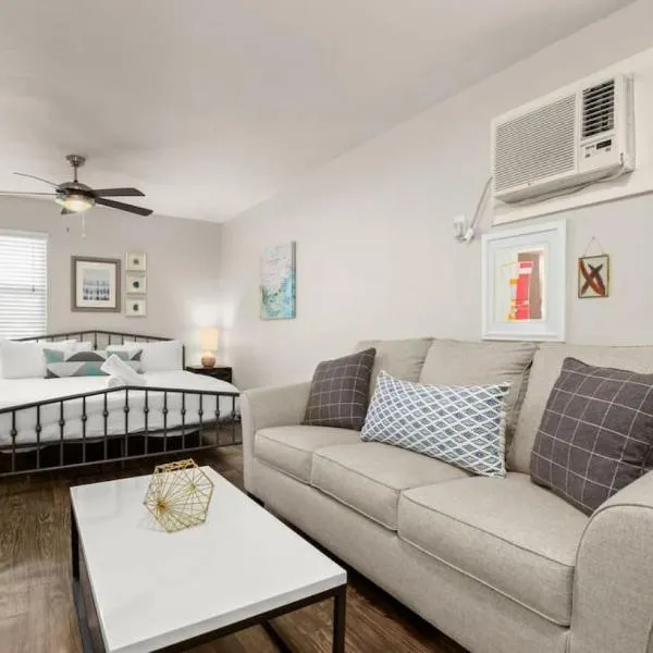 Walk To Zilker King Bed Pool Free Parking、オースティンのホテル