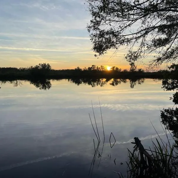 Beautiful Waterfront 1 bedroom #3, hotel in Punta Gorda