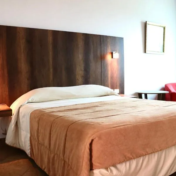 Palmar Del Sol Hotel, hotel in Quevedo