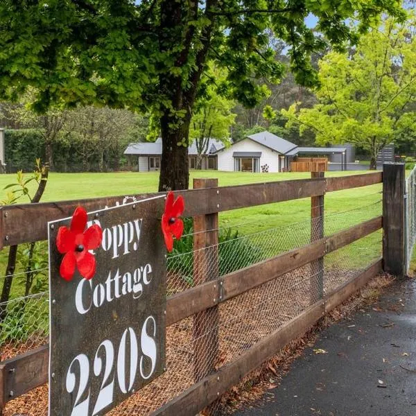 Unique and secluded Poppy Cottage, hotel in Bilpin