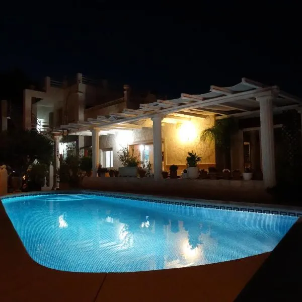 Hostal Residencial La Paloma, hotel em Lleus