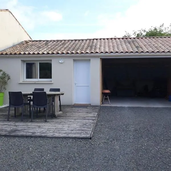 Maison de 4 personnes – hotel w mieście Saint-Porchaire