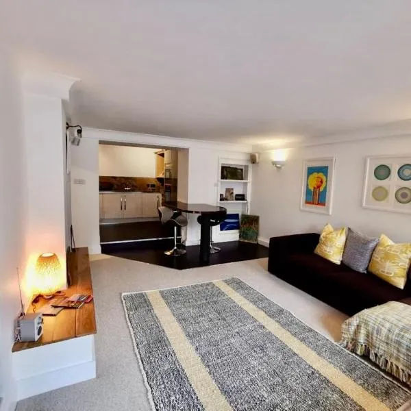 Sandsifter at 4 Trencrom Court, Carbis Bay,St Ives, Cornwall, hotel in Carbis Bay