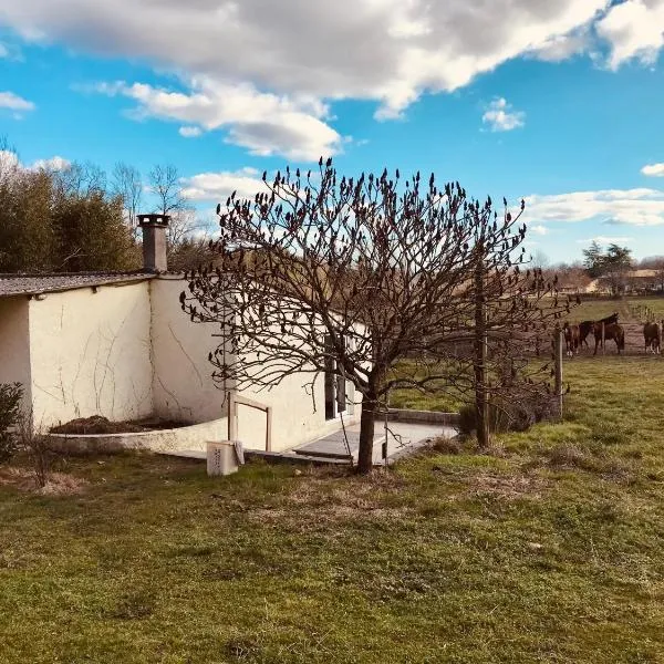 Gîte de l’écuyer, מלון בEygurande-et-Gardedeuil