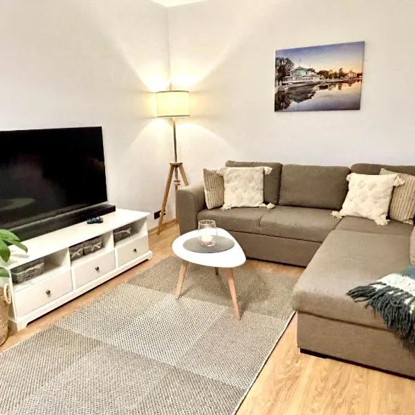 Keskuse apartment with a balcony, hotel v destinaci Haapsalu