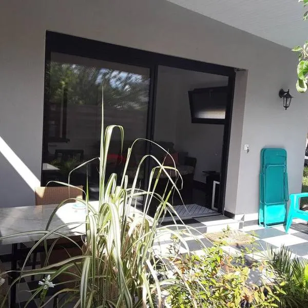 Maisonnette 28 M2 au fond du jardin calme&confort, hotel a Mondeville