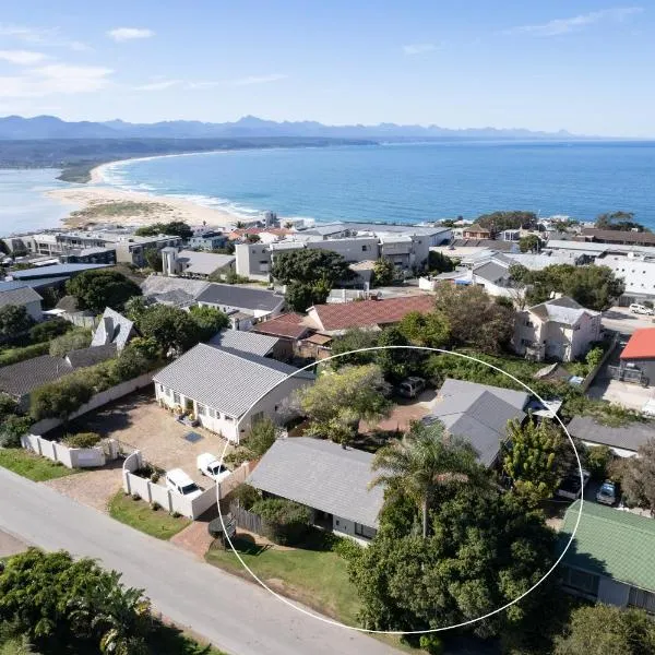 Nothando Backpackers Lodge, hotel u gradu 'Keurboomstrand'