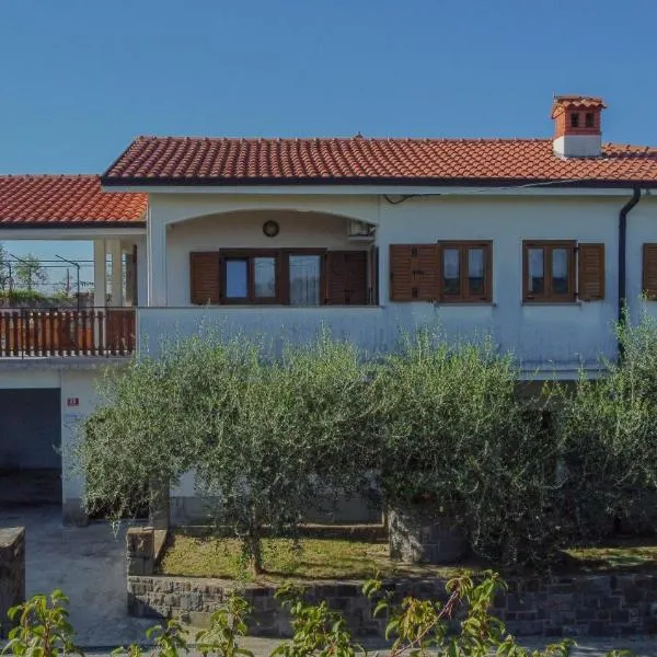 Apartma Tri oljke, hotel v destinaci Dobrovo