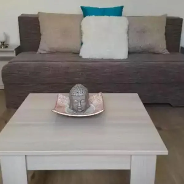 Napfény Apartmanház Balatonberény, hotel v destinaci Balatonberény