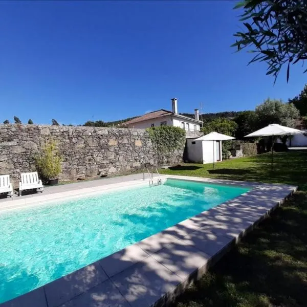 3 bedrooms house with shared pool enclosed garden and wifi at Covelas Povoa de Lanhoso, hotel in Bouro