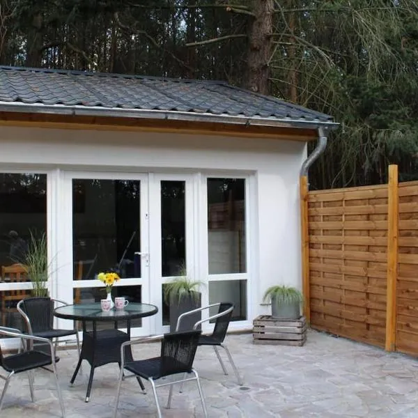 Haus Wilma Grüne Idylle im Wald direkt am See, hotel v destinaci Wendisch Rietz