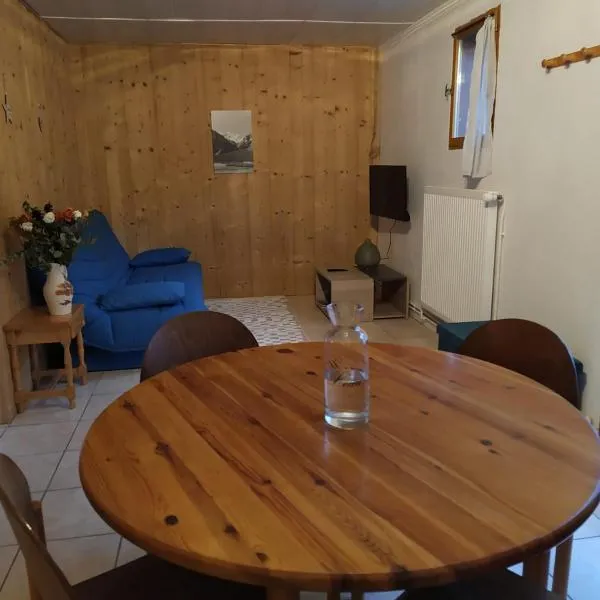 Appartement dans un chalet de montagne, hotel v destinaci Guillestre