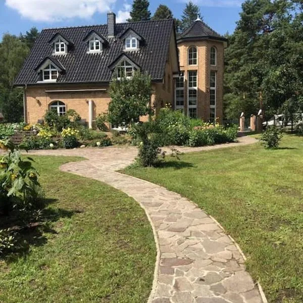 Penthouse Bernd im Waldschlösschen direkt am See, hotel em Wendisch Rietz