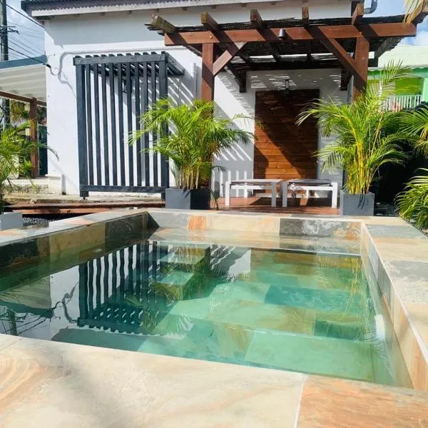 Bungalow Enjoy, hotel v destinaci Petit-Bourg