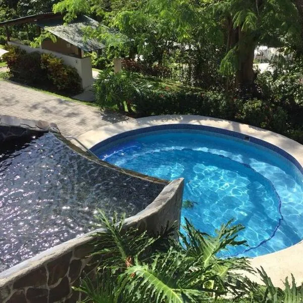 Casa Vacacional en Herradura con piscina privada, hotel v destinaci Herradura