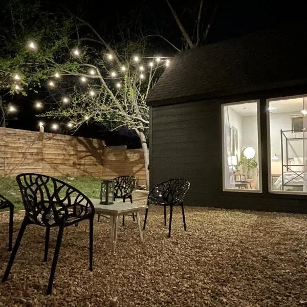 Downtown Views, Rooftop Deck, Pets, hotel in Dallas