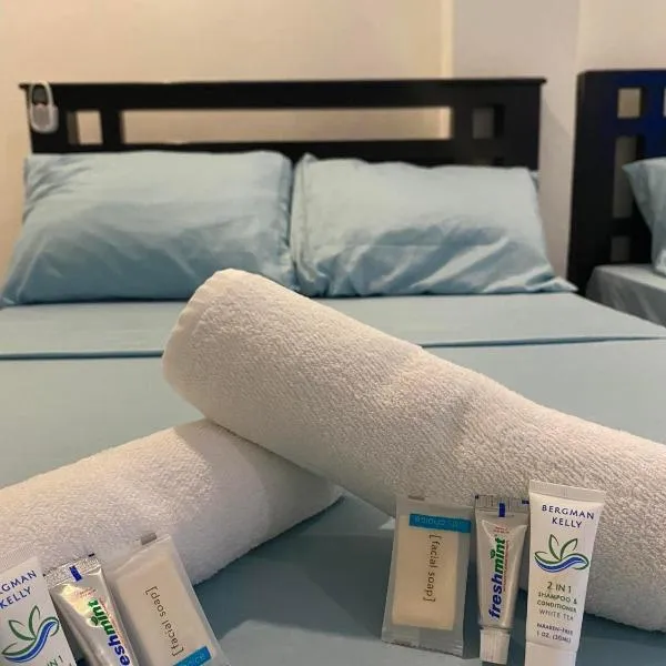 ROMY'S PLACE - ENTIRE 3RD FLOOR APARTMENT, hotel v destinaci Vigan