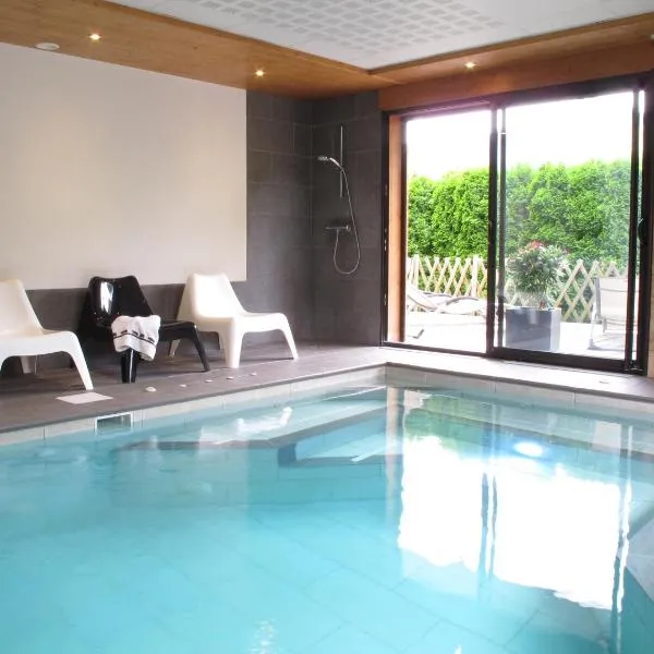 Gîte Balnéo Au Coeur des Alpes – hotel w mieście Taninges