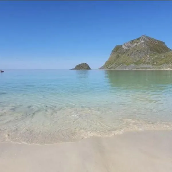 Your place to stay in Lofoten at our family house!, hotel v destinaci Ballstad