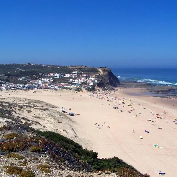 Surf & Beach House, hotel in Aljezur
