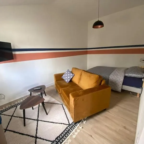 Studio n3 avec place de parking gratuite, hotel v mestu Yzeure