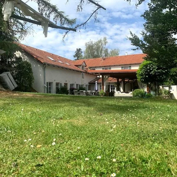 Alt pension, hotel in Škvorec