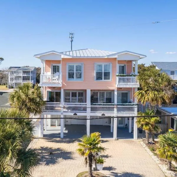 Casa Coral 4 Bed 4 Bath with EV charging, hotel in Kure Beach