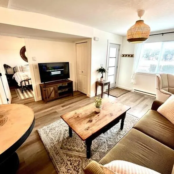 Cozy Lakeview Suite, hotel v destinaci Victoria
