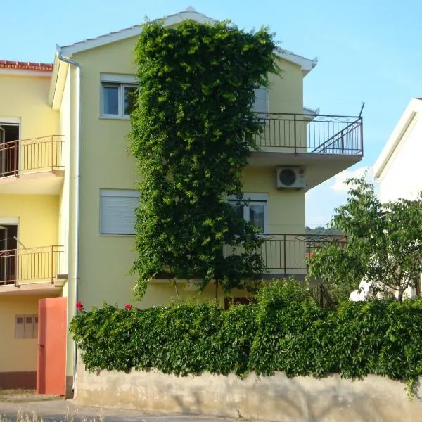 Apartments Borozan, hotelli kohteessa Vinišće