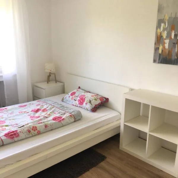 마이엔에 위치한 호텔 Mayen, Im Möhren, Privatzimmer Nr1, Waldrand, nähe Nürburgring & Burg Eltz, Gemeinschaftsbad