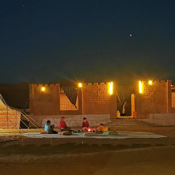 Desert Wonders Camp, hotel a Ḩawīyah