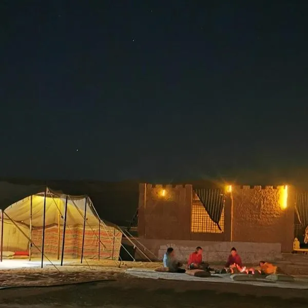 Desert Wonders Camp, hotel a Ḩawīyah