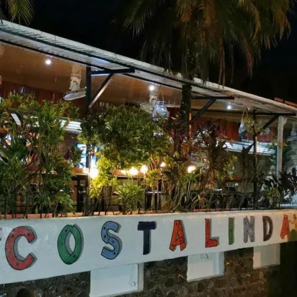 Costa Linda Art Hostel, hotel v destinaci Manuel Antonio