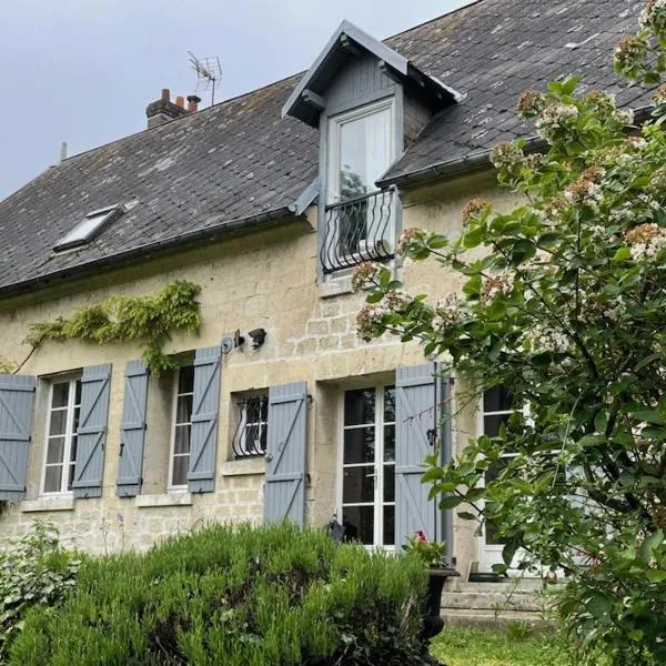 Maison cosy dans village historique, hotel v destinaci Coucy-le-Château-Auffrique