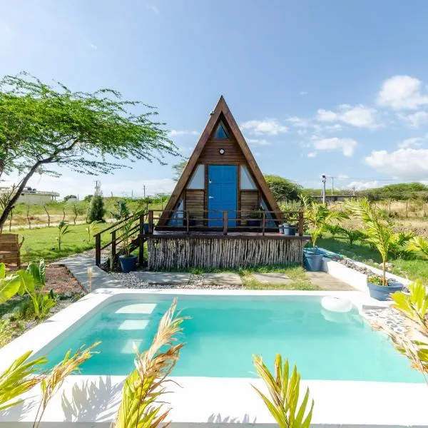 Cashaw Cabin - Private Cosy A-Frame, hótel í Treasure Beach