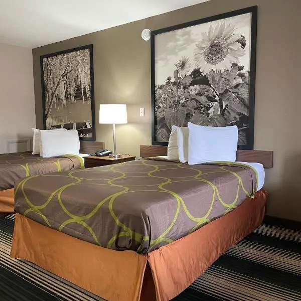Deluxe Inn & Suites, hotel in Junction City