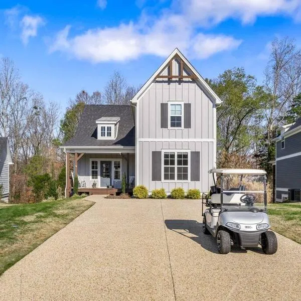 Beautiful Home with Lake and Marina Access, Firepit, Golf Cart Included, hotel di Estill Springs