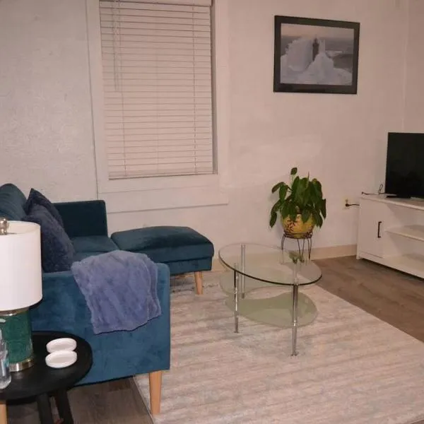 Bright and Cozy Lighthouse Cottage in Greenville SC, hotel in Greenville