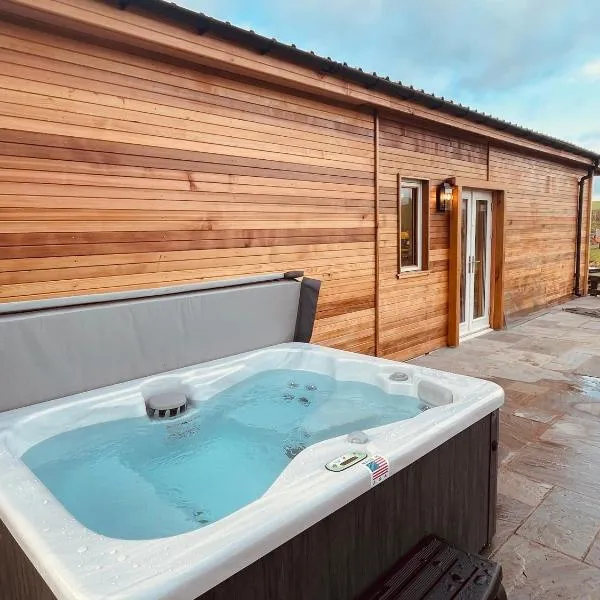 East Learmouth Lakeside Lodges - Larch Lodge, hotel v destinaci Cornhill-on-tweed