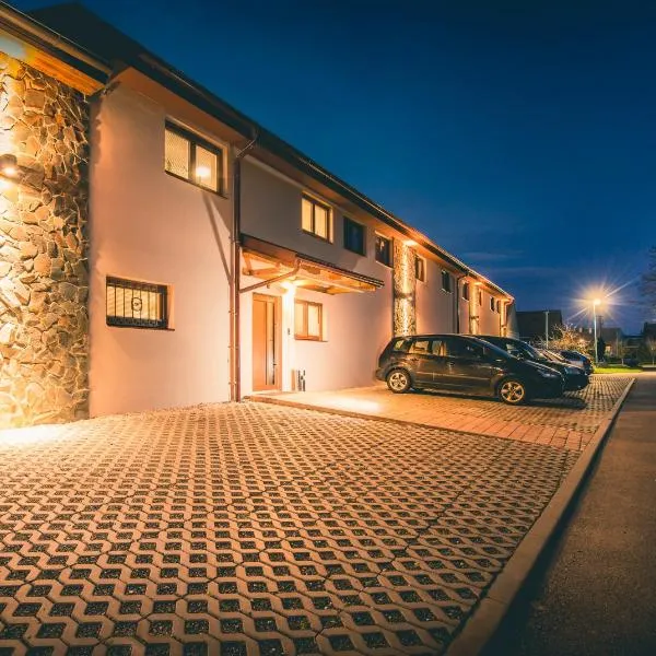 Penzion Víno Hruška Blatnička, hotel v destinaci Blatnička