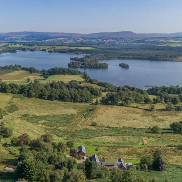 Gamekeeper's Lodge- a cottage with a spectacular view, hotel di Port of Menteith