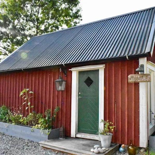 Himlakull B&B. Near the forest with swimming pond., hotel v destinaci Grimslöv